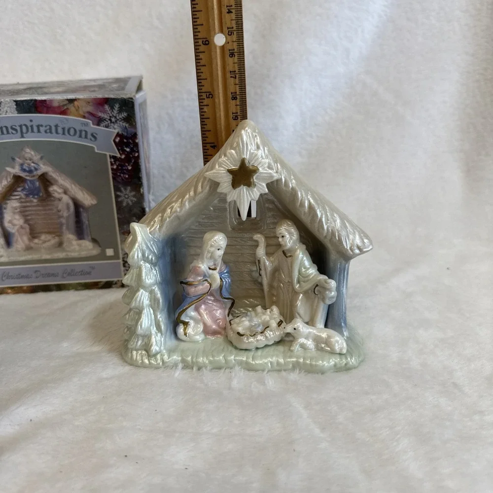 Designspirations Christmas Dreams Collection‎ Nativity Scene with Box